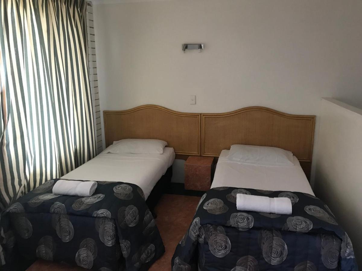 Queenslander Motel Gold Coast Bagian luar foto
